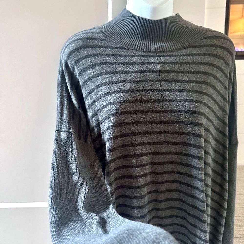 EILEEN FISHER Soft Gray Contrast Sleeve Striped Sweater Sz M $445